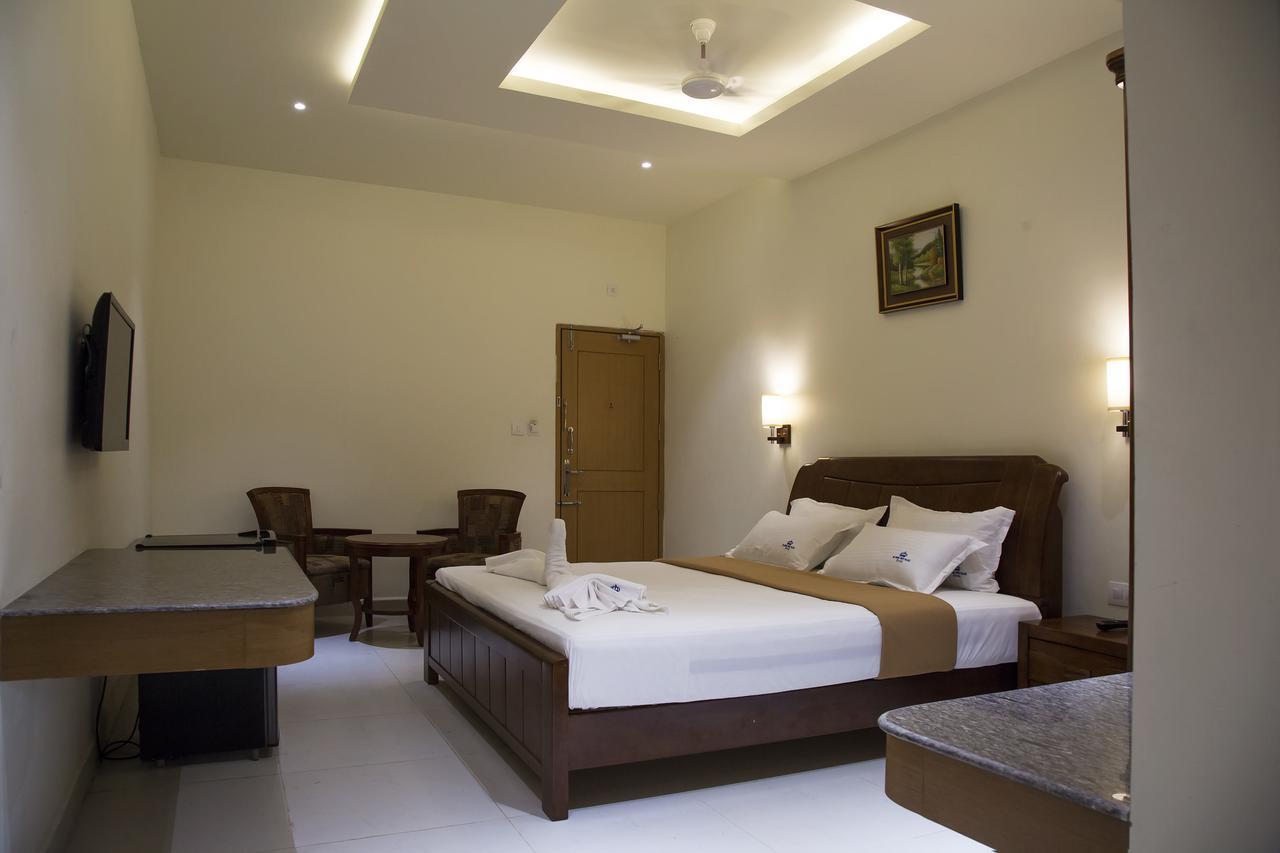 Hotel The Grand White Palace Mayiladuthurai Exterior foto