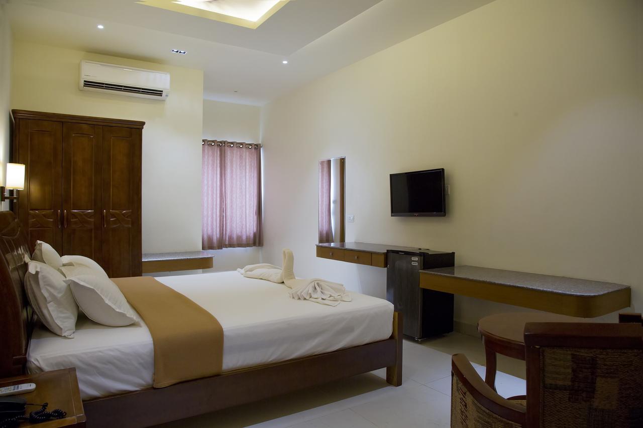 Hotel The Grand White Palace Mayiladuthurai Exterior foto