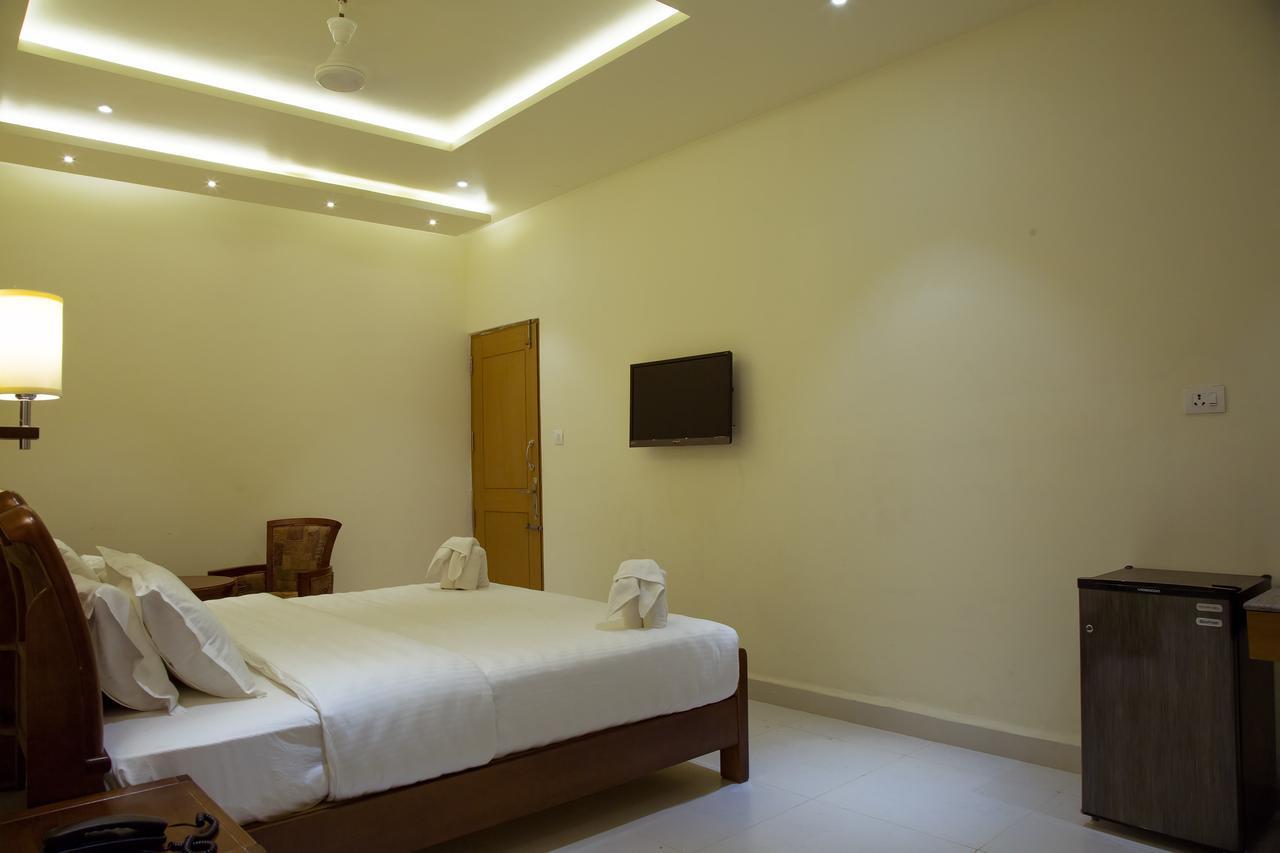 Hotel The Grand White Palace Mayiladuthurai Exterior foto